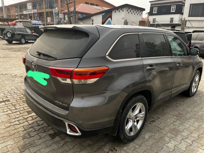 Thumbnail 6 of 2015 Toyota Highlander